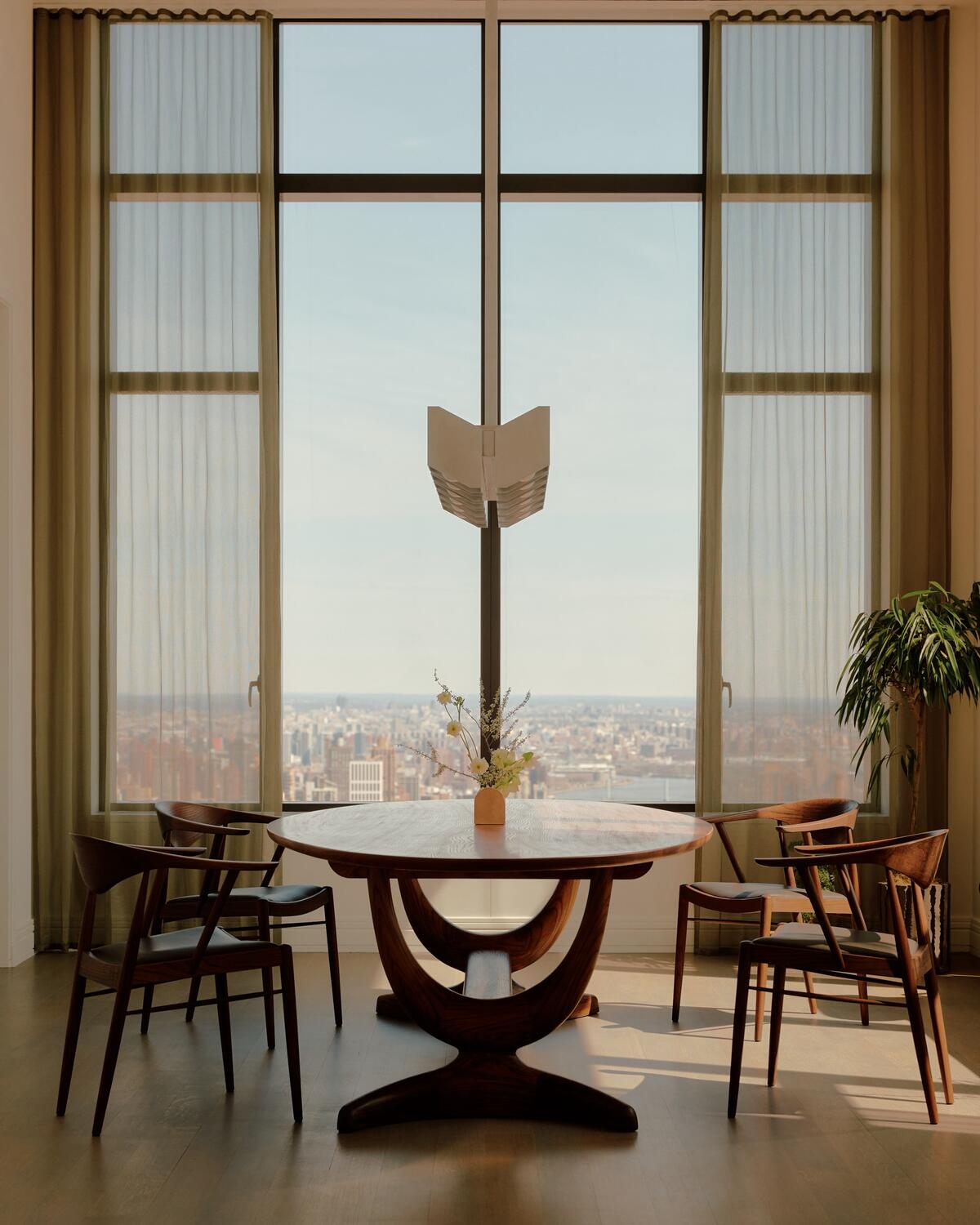 Radnor unveils new Manhattan showroom, Jenni Kayne opens in Charleston, and more